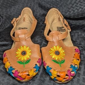 Beautiful Leather Mexican Sunflower MX Hecho EN Mexico Huarache Sandals.